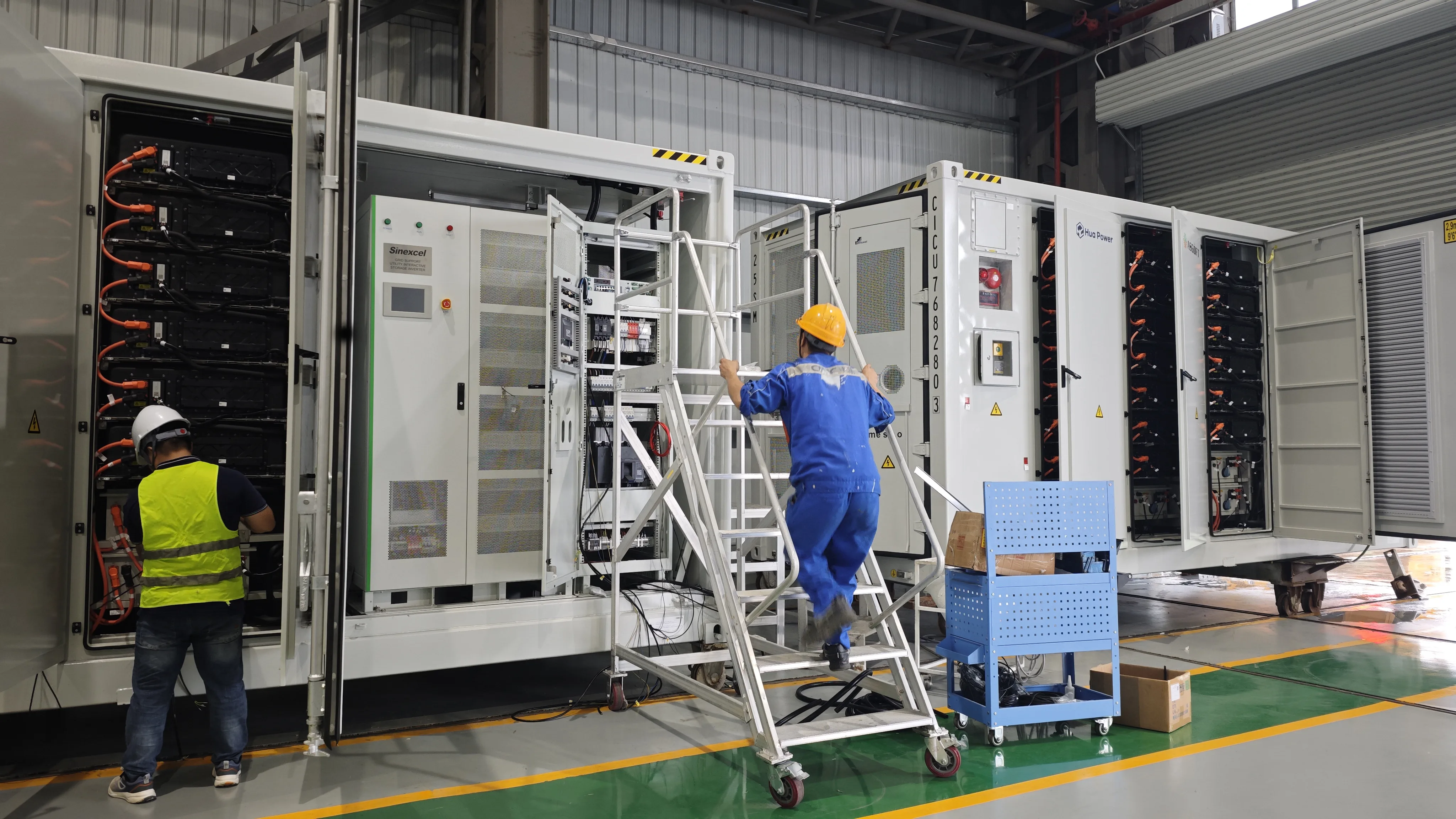 Hua Power factory assembly line, workers assembling energy storage systems