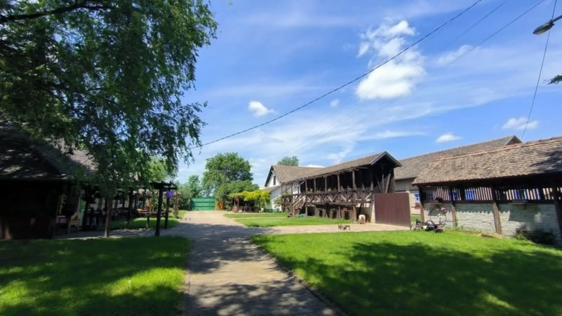 Agritourism farm courtyard in Kula, Serbia served by the HC129P energy storage system